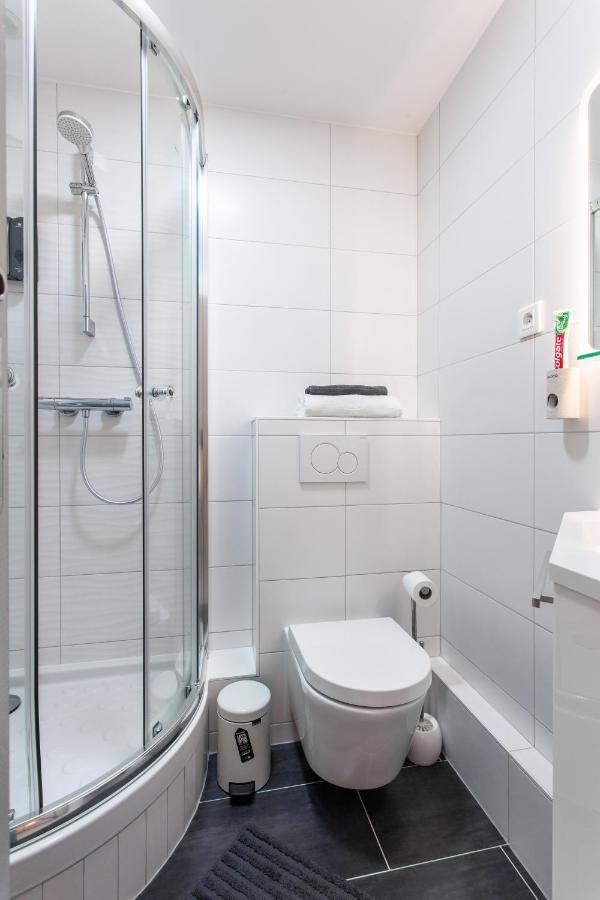 D&E - Paris-Disney - Holidays Apartment - Appartement De Vacances - 5 Chambres- 5 Sdb - 5 Bedrooms - 5 Bathrooms - Netflix Champs-Sur-Marne Ngoại thất bức ảnh